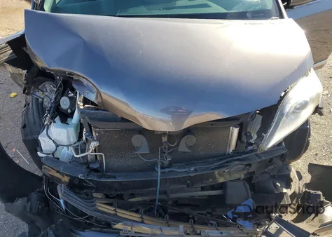 2020 Toyota Sienna Xle z USA, uszkodzony, nr VIN 5TDYZ3DC5LS047752